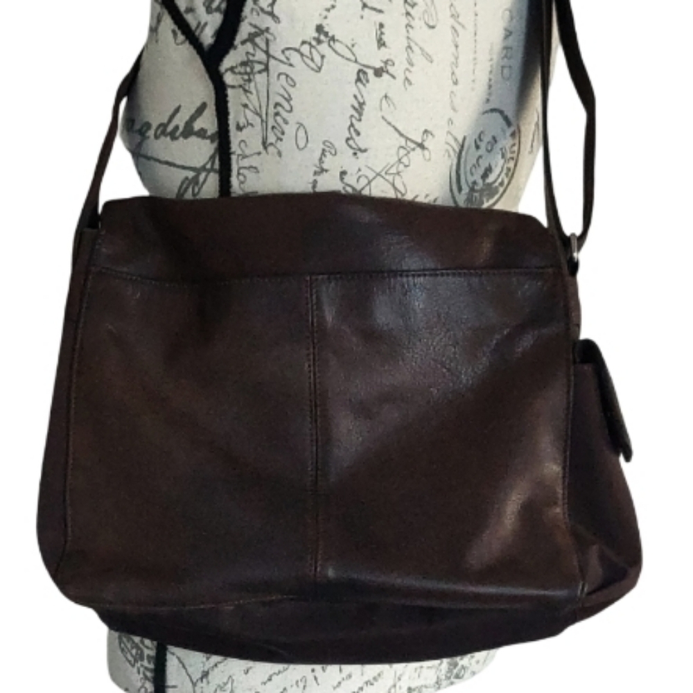 Vintage Fossil Leather Messenger Bag.